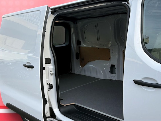 Vehicle image 7 Vehicle image 7