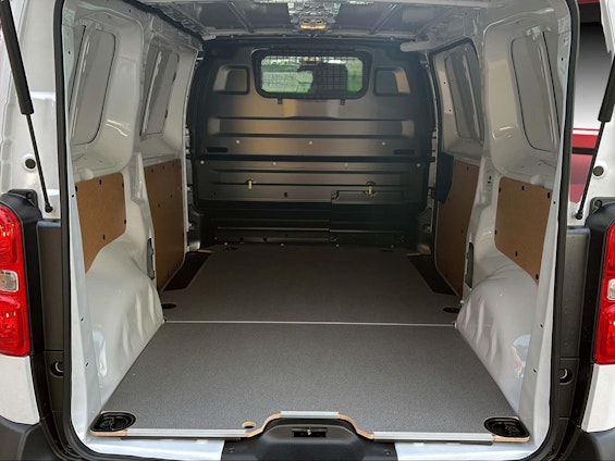 Vehicle image 6 Vehicle image 6