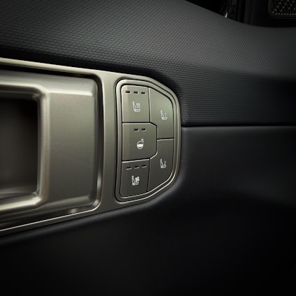 Vehicle image 15 Vehicle image 15