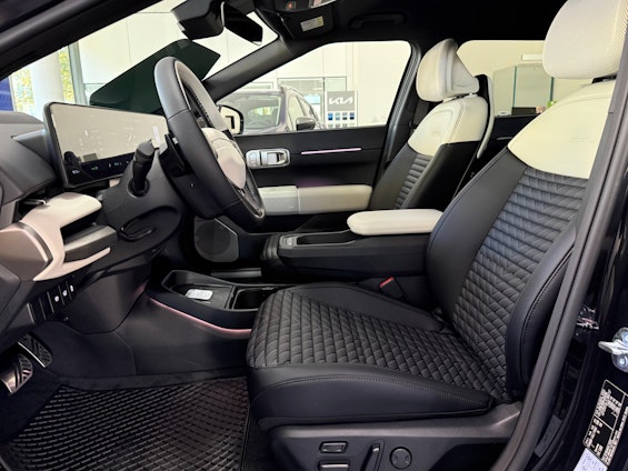 Vehicle image 10 Vehicle image 10