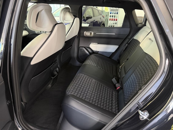 Vehicle image 12 Vehicle image 12