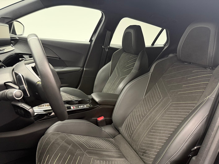 Vehicle image PEUGEOT 2008