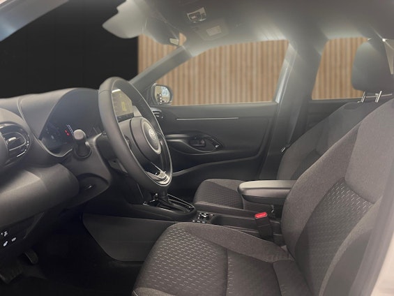 Vehicle image 10