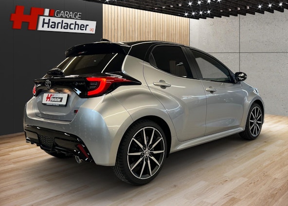 Vehicle image 4 Vehicle image 4