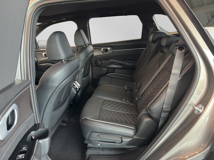 Vehicle image KIA SORENTO