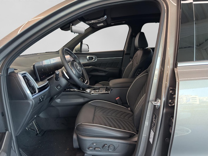 Vehicle image KIA SORENTO