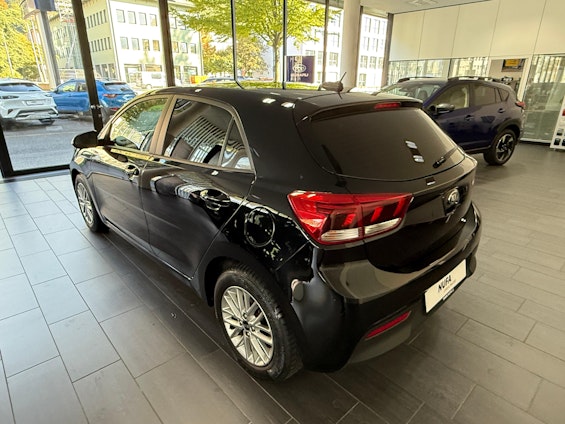 Vehicle image 6 Vehicle image 6