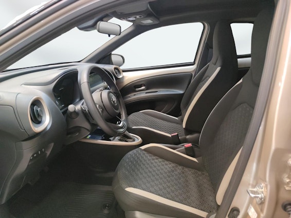 Vehicle image 8 Vehicle image 8