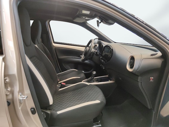 Vehicle image 19 Vehicle image 19