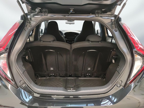 Vehicle image 18 Vehicle image 18