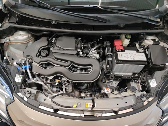 Vehicle image 5 Vehicle image 5