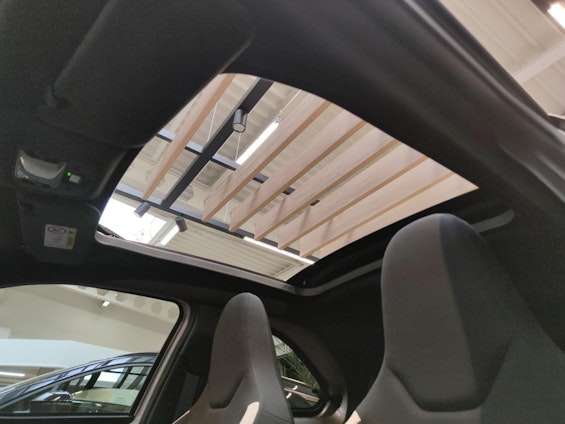 Vehicle image 17 Vehicle image 17