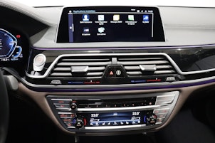 Vehicle image BMW 745Le xDrive SAG