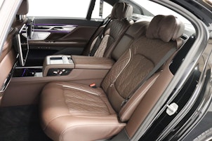 Vehicle image BMW 745Le xDrive SAG