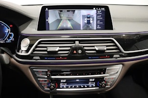 Vehicle image BMW 745Le xDrive SAG