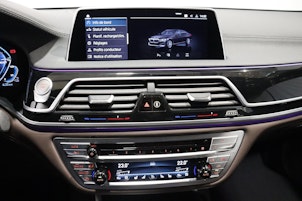 Vehicle image BMW 745Le xDrive SAG