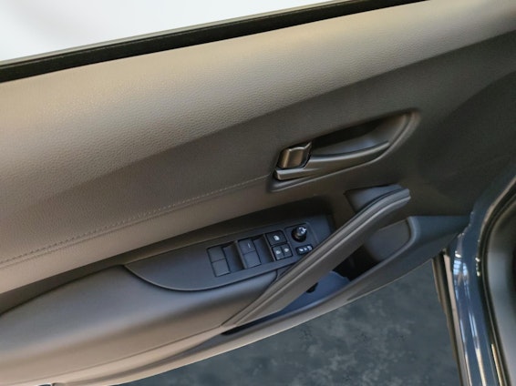 Vehicle image 16 Vehicle image 16