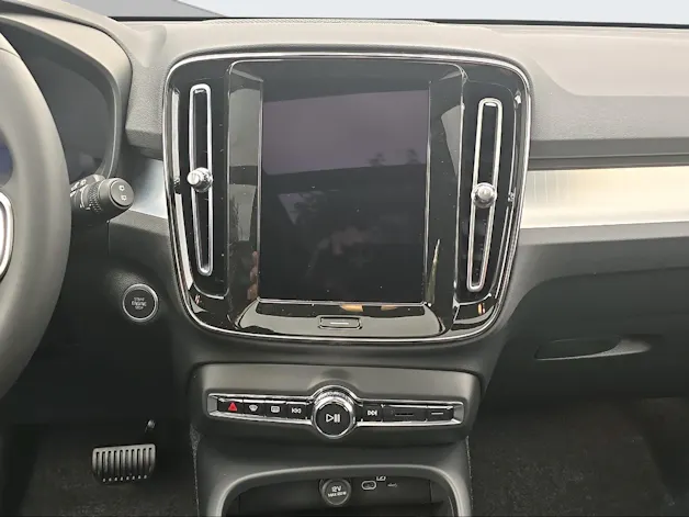 Volvo XC40 B4 Benzin Mild Hybrid Ultra Dark DCT