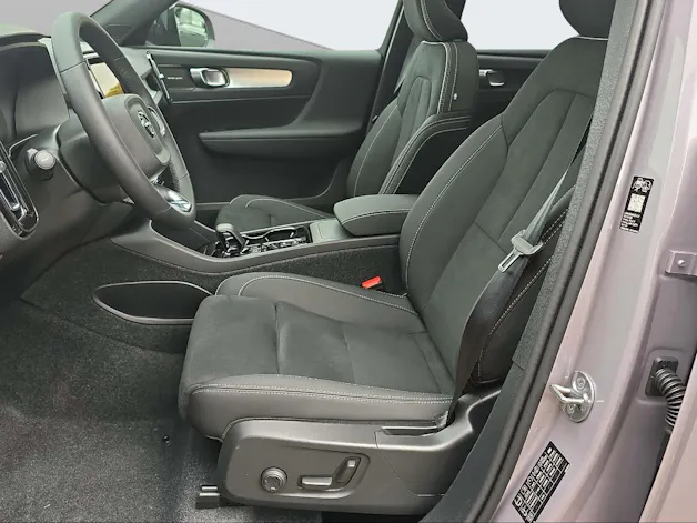 Volvo XC40 B4 Benzin Mild Hybrid Ultra Dark DCT