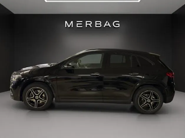 Mercedes-Benz GLA 180 7G-DCT