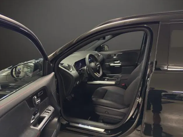 Mercedes-Benz GLA 180 7G-DCT