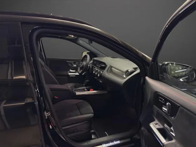 Mercedes-Benz GLA 180 7G-DCT