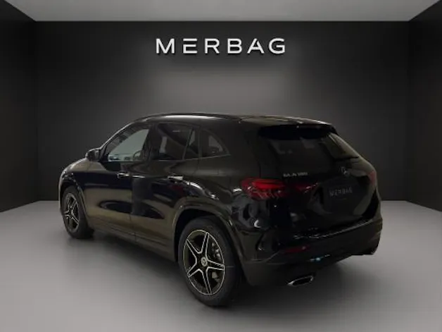 Mercedes-Benz GLA 180 7G-DCT