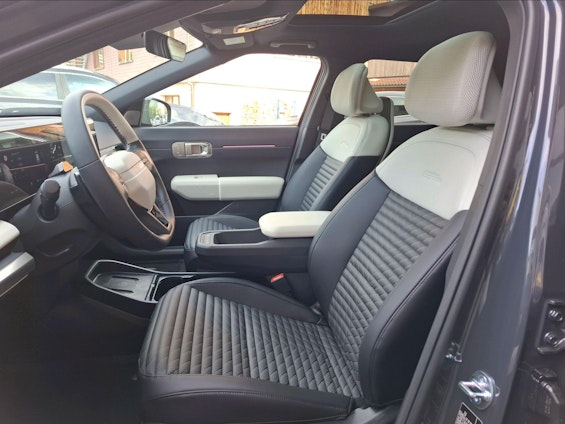 Vehicle image 10 Vehicle image 10