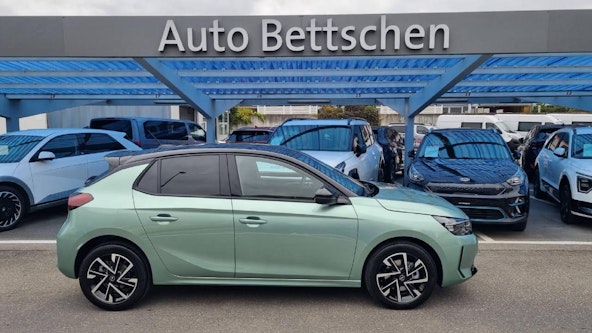 Vehicle image 4 Vehicle image 4