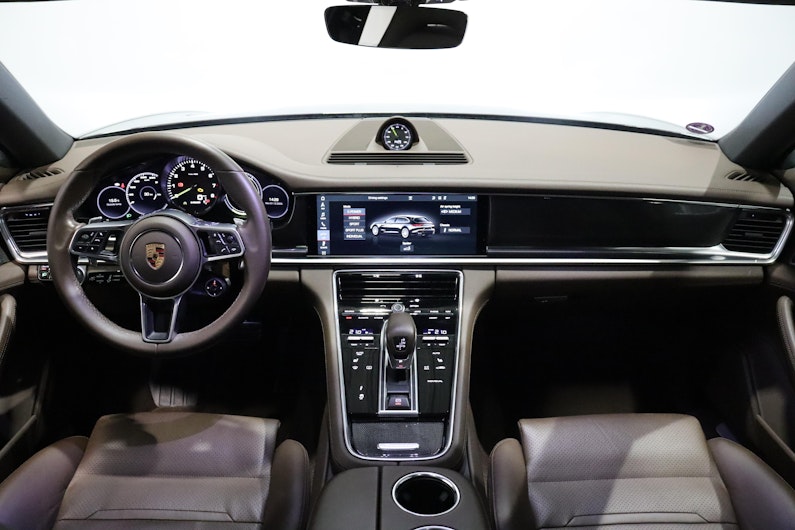 Vehicle image PORSCHE PANAMERA