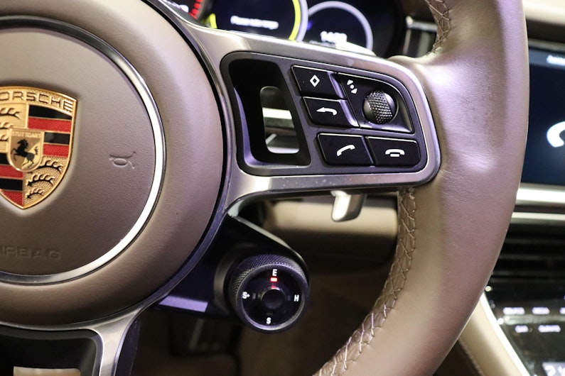 Vehicle image PORSCHE PANAMERA