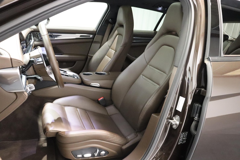 Vehicle image PORSCHE PANAMERA