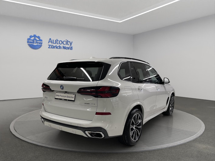 Vehicle image BMW X5