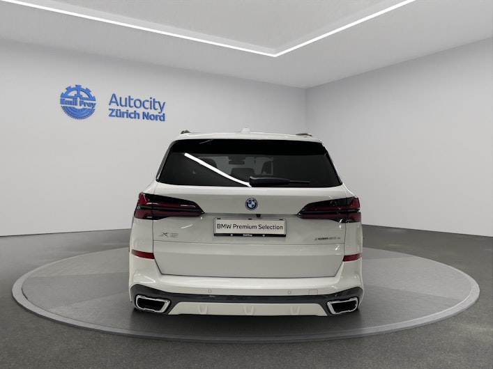 Vehicle image BMW X5