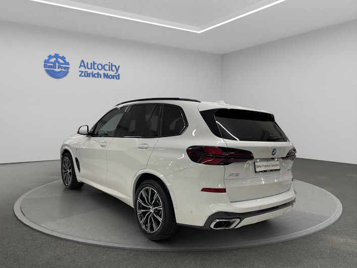 Vehicle image BMW X5