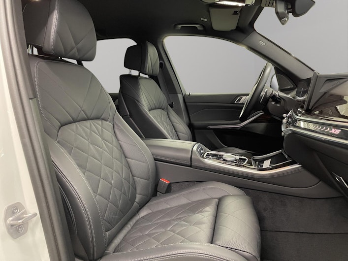 Vehicle image BMW X5