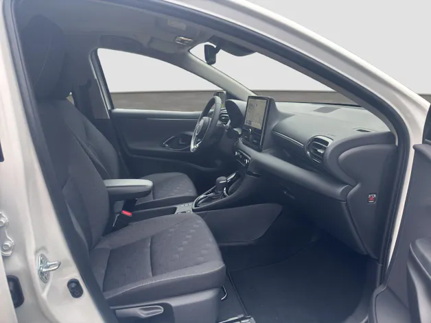 Toyota Yaris 1.5 VVT-i HSD Trend