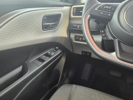 Vehicle image 8 Vehicle image 8