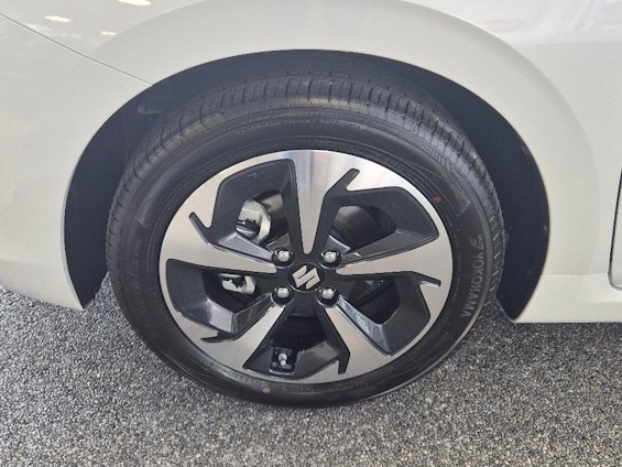 Vehicle image 14 Vehicle image 14