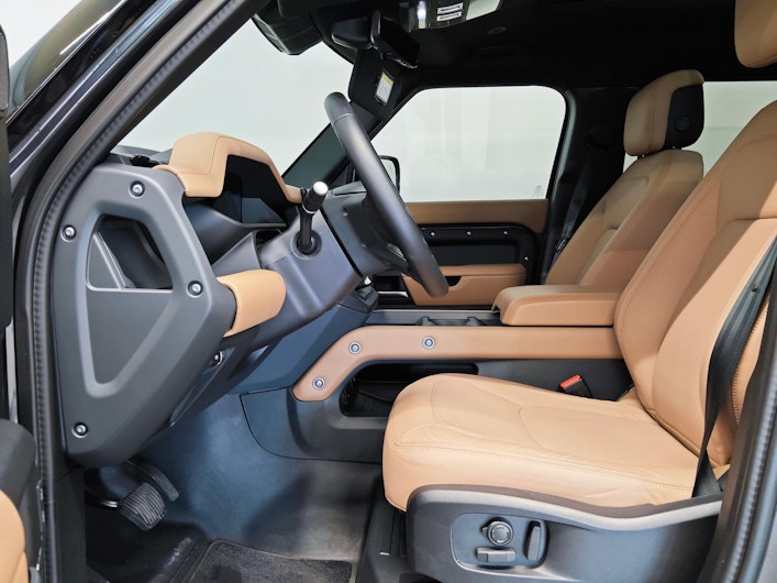 Vehicle image LAND ROVER DEFENDER