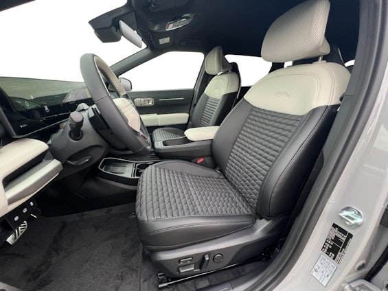 Vehicle image 8 Vehicle image 8