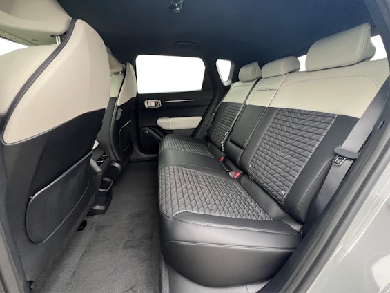 Vehicle image 9 Vehicle image 9