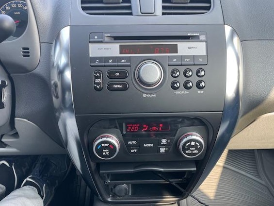 Vehicle image 17 Vehicle image 17