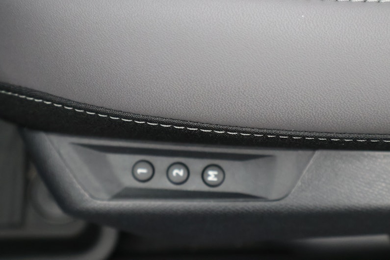 Vehicle image JEEP COMPASS