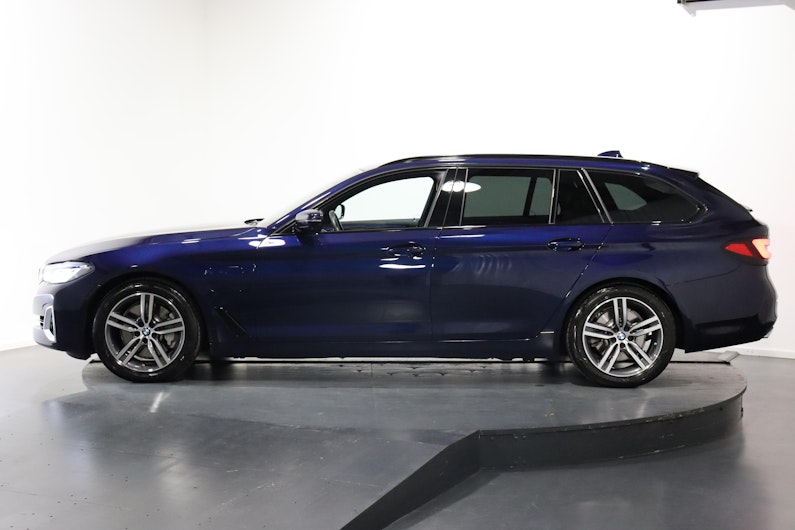Vehicle image BMW 5 SERIES