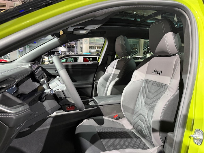 Vehicle image JEEP COMPASS