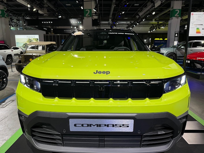 Vehicle image JEEP COMPASS