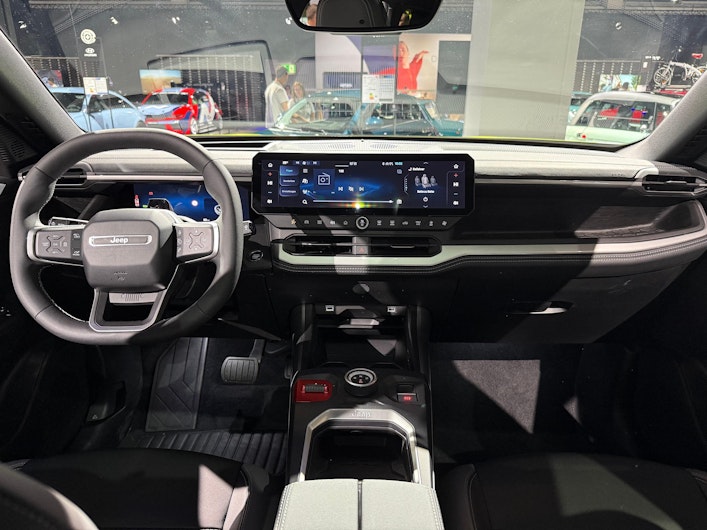 Vehicle image JEEP COMPASS