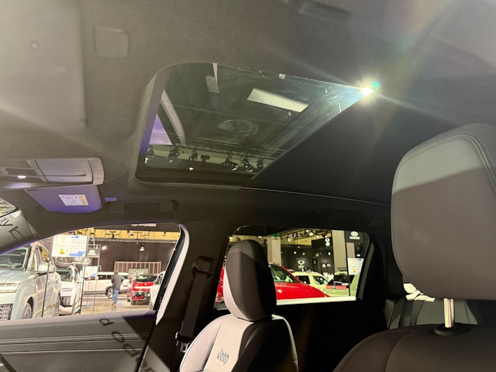 Vehicle image JEEP COMPASS