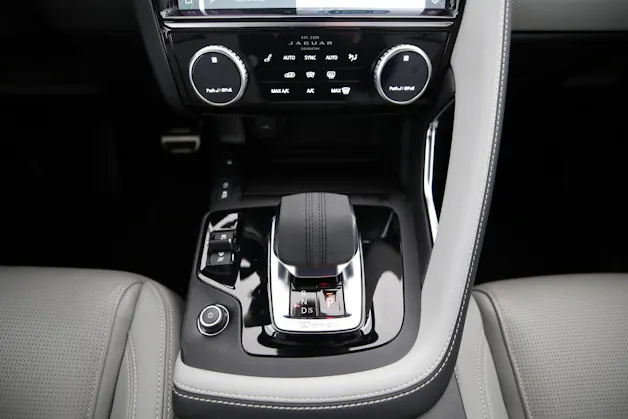 Jaguar E-Pace 2.0 I4 200 R-Dynamic SE AWD